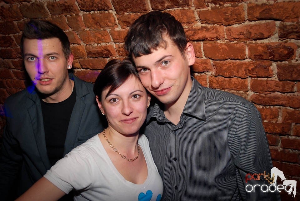 Petrecere în Club Escape,