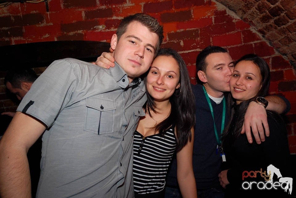 Petrecere în Club Escape,