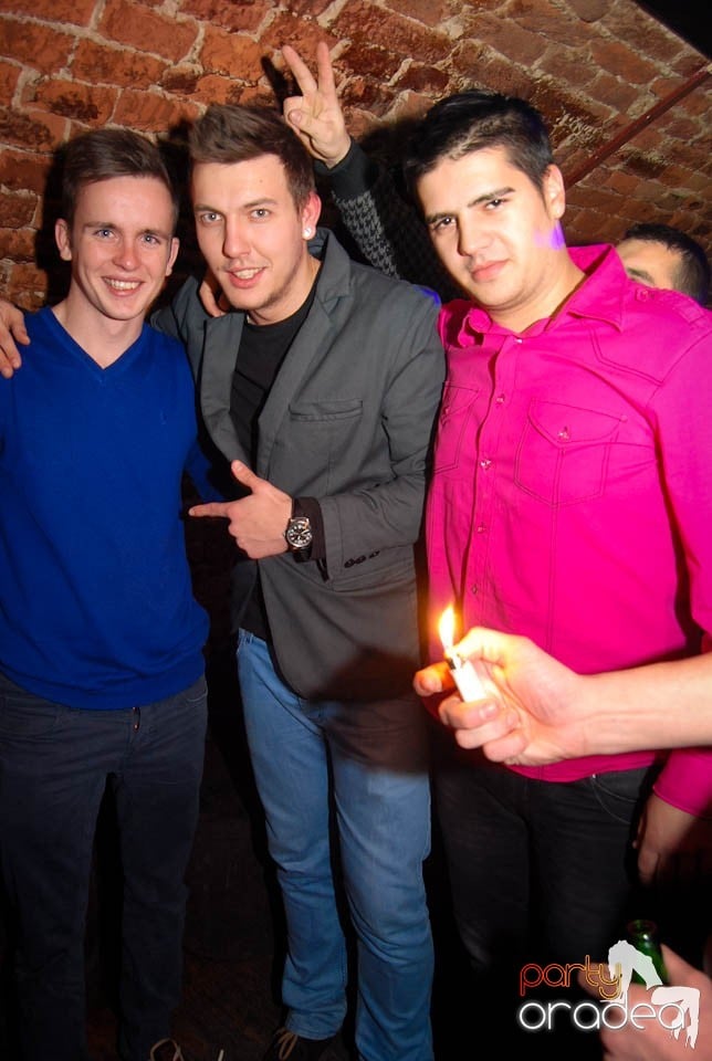 Petrecere în Club Escape,