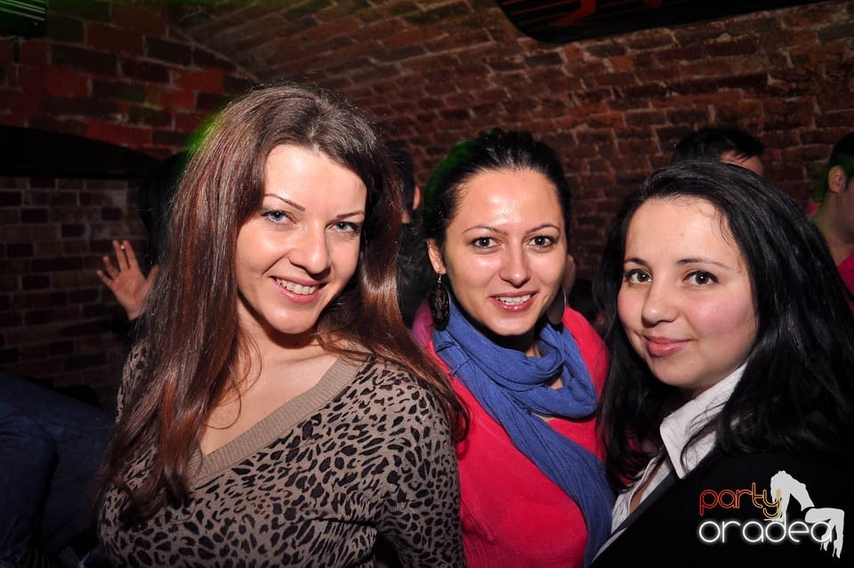 Petrecere în Club Escape,