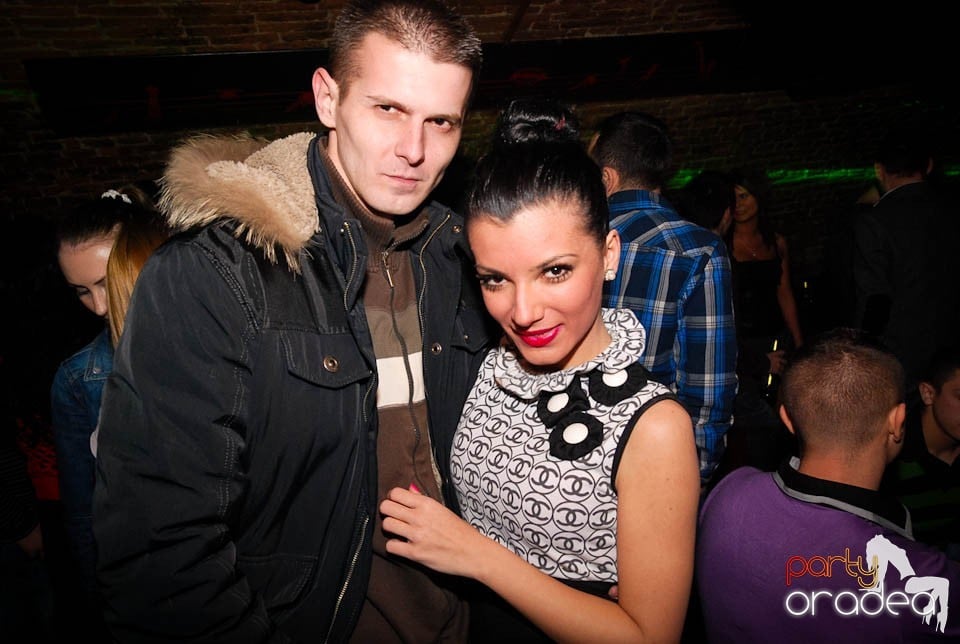 Petrecere în Club Escape,