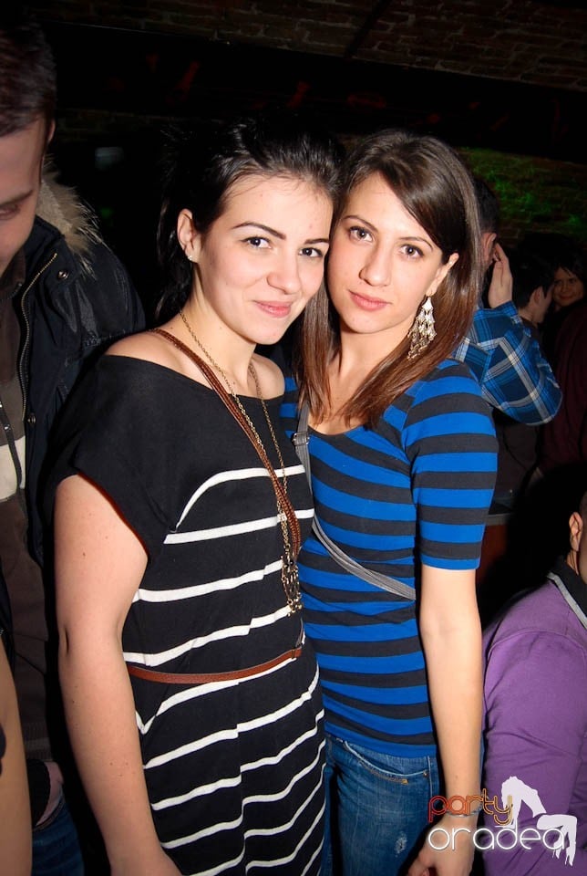 Petrecere în Club Escape,