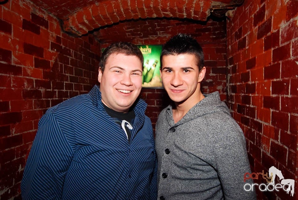 Petrecere în Club Escape,
