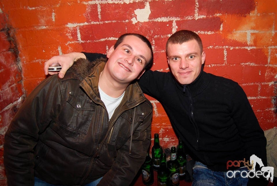 Petrecere în Club Escape,