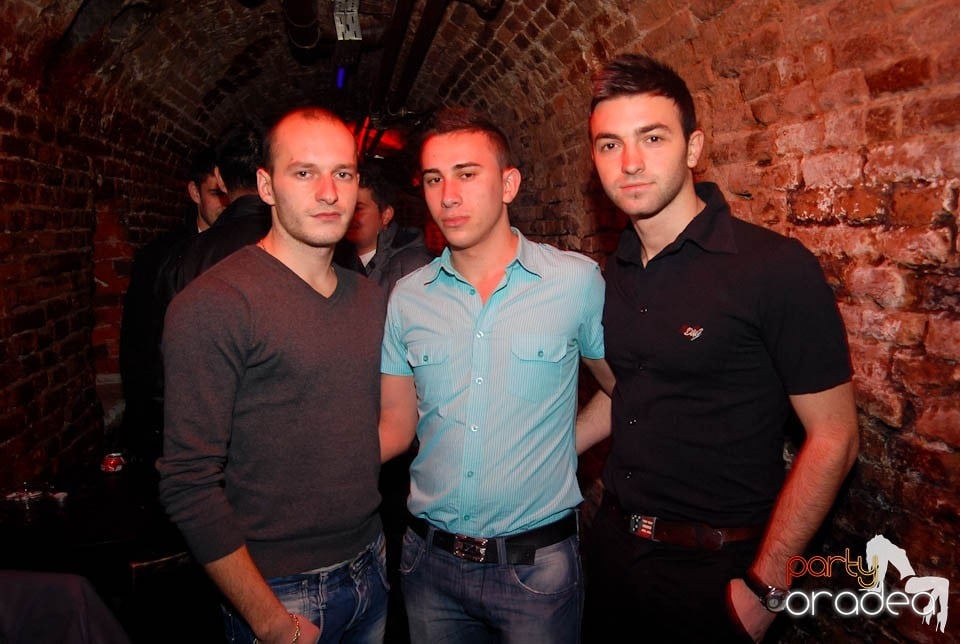 Petrecere în Club Escape,