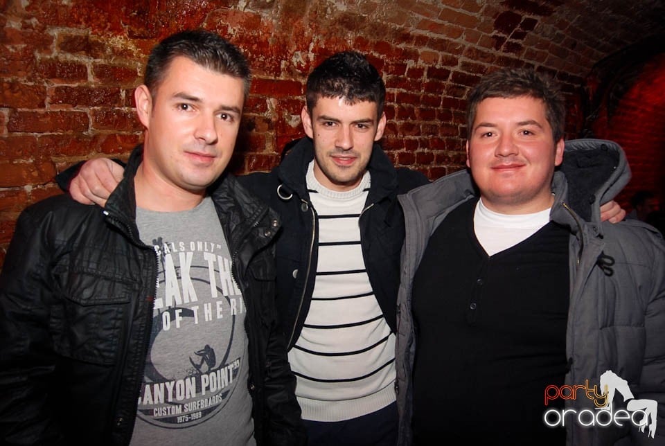 Petrecere în Club Escape,