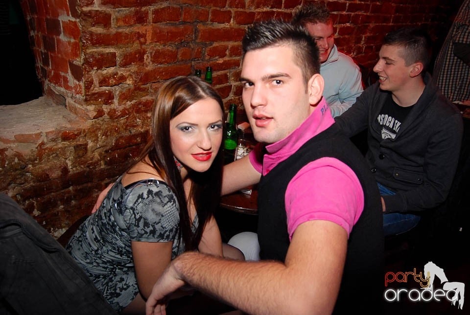 Petrecere în Club Escape,