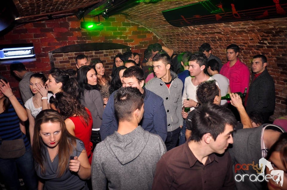 Petrecere în Club Escape,