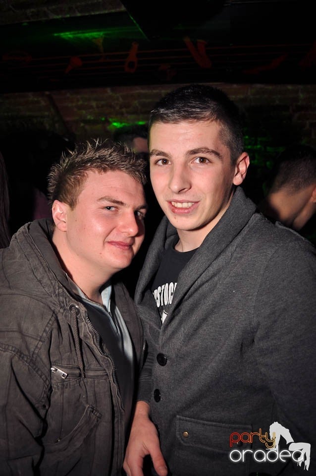Petrecere în Club Escape,