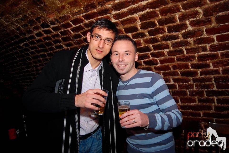 Petrecere în Club Escape,