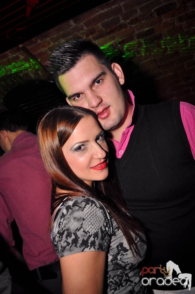 Petrecere în Club Escape,