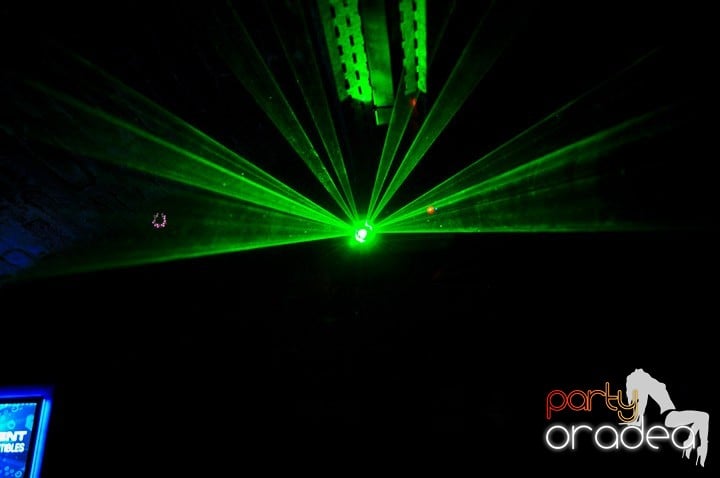 Petrecere în Club Escape, 