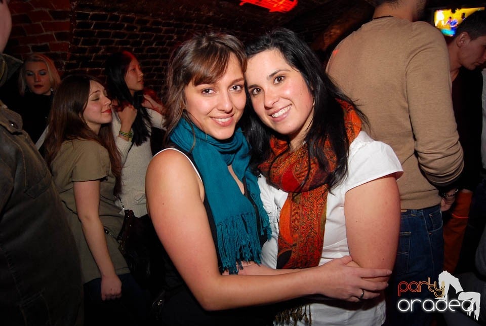 Petrecere în Club Escape,