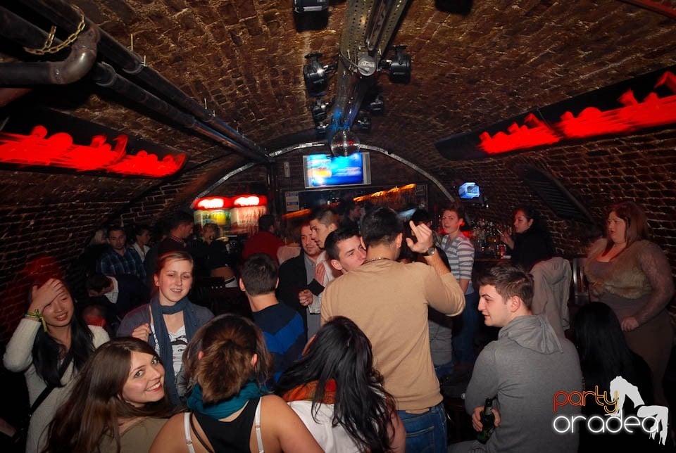 Petrecere în Club Escape,