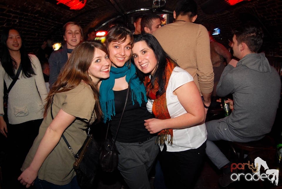 Petrecere în Club Escape,