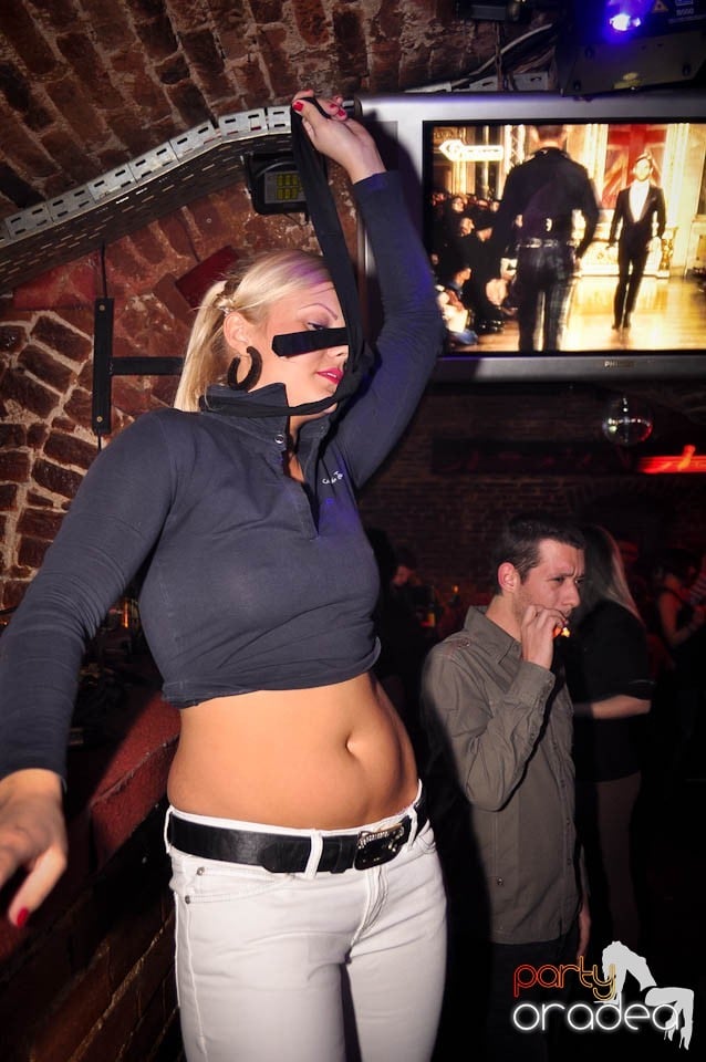 Petrecere în Club Escape, 