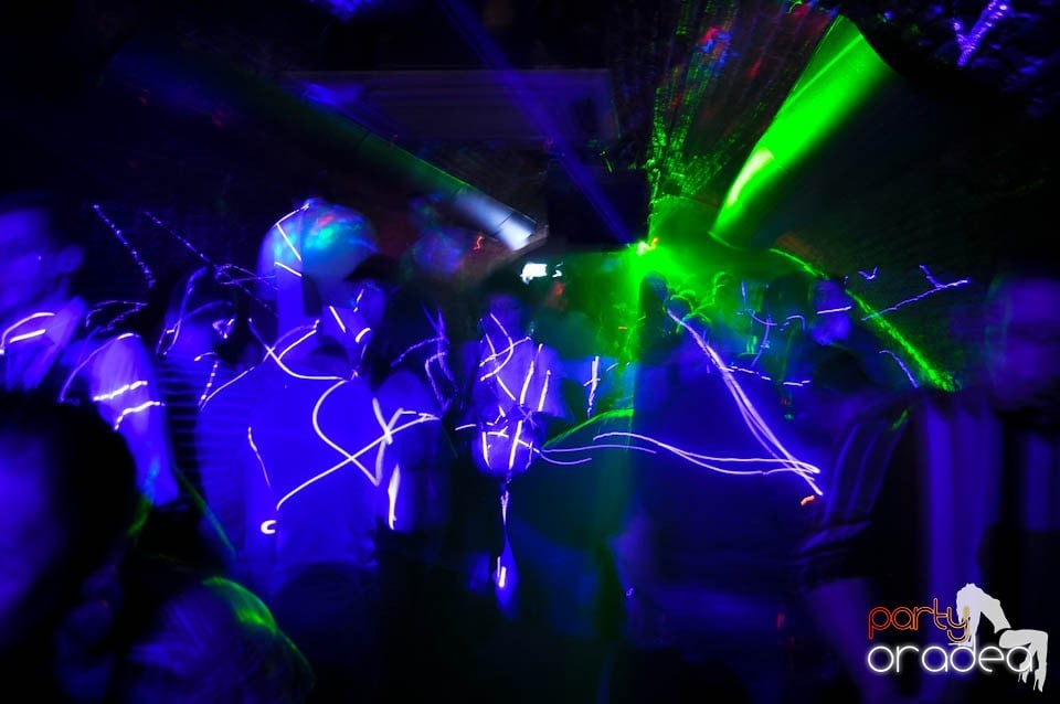 Petrecere în Club Escape,