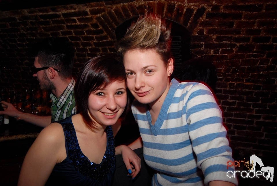Petrecere în Club Escape,