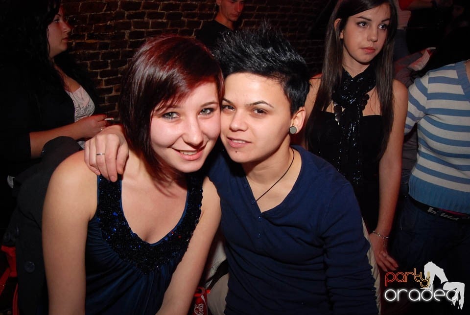 Petrecere în Club Escape,