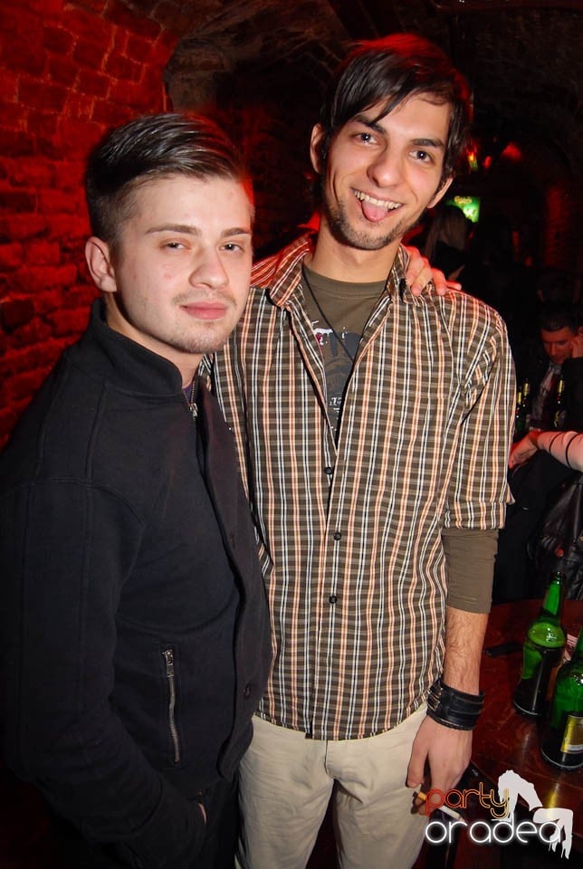 Petrecere în Club Escape,