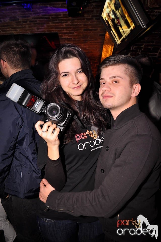 Petrecere în Club Escape,