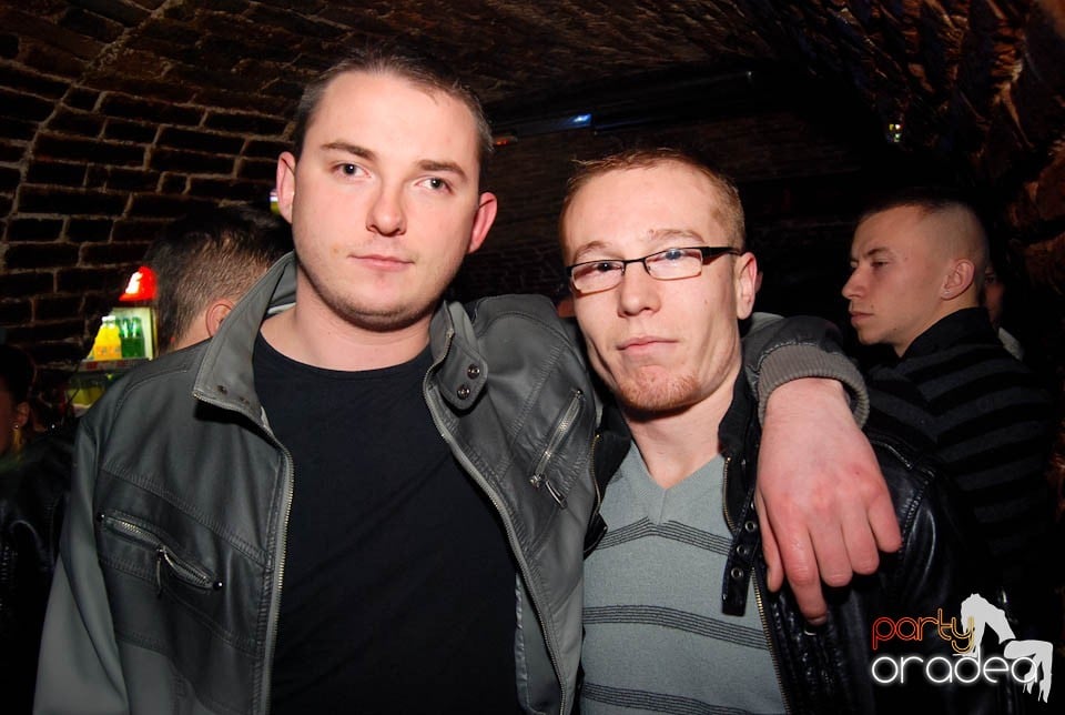 Petrecere în Club Escape,