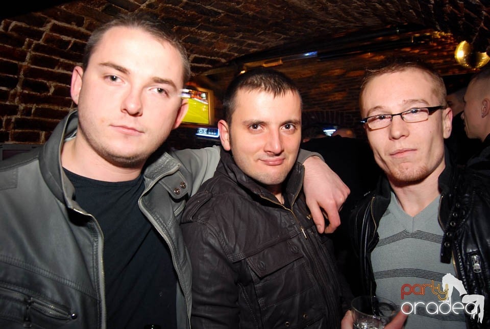 Petrecere în Club Escape,