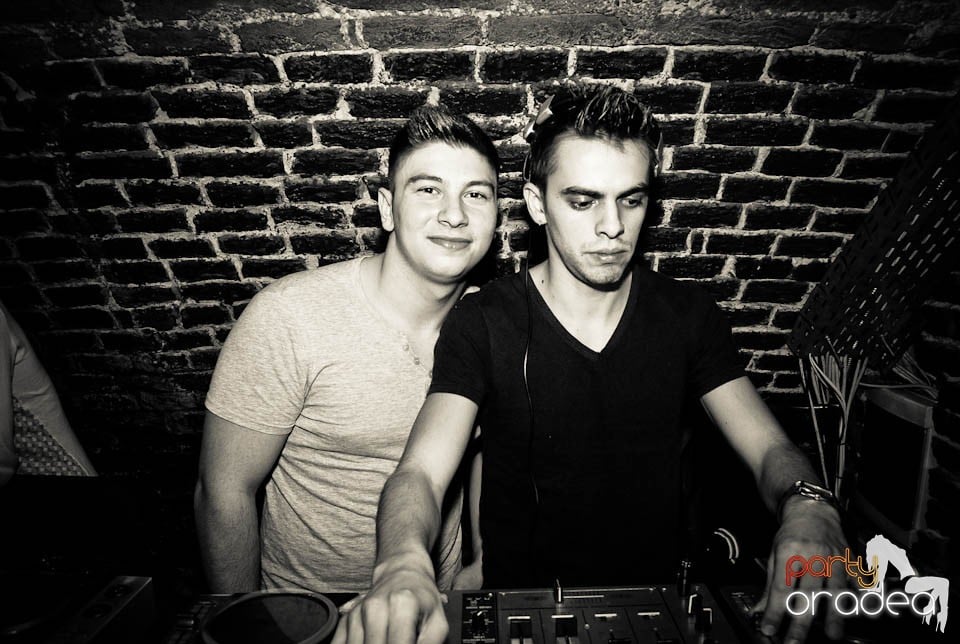 Petrecere în Club Escape,