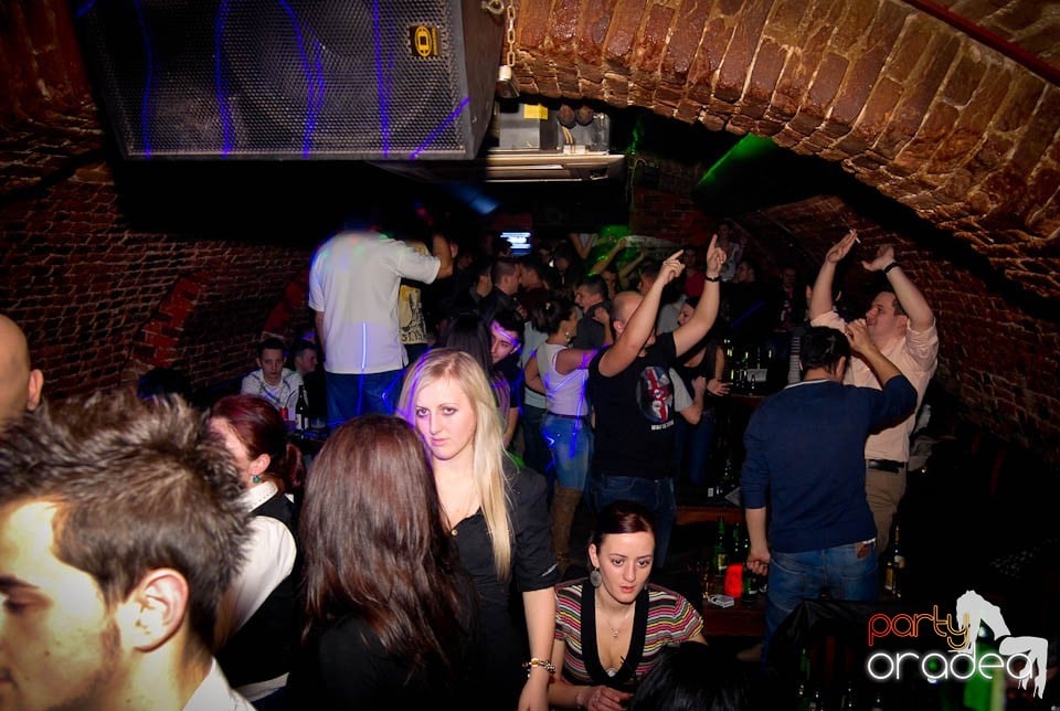 Petrecere în Club Escape,