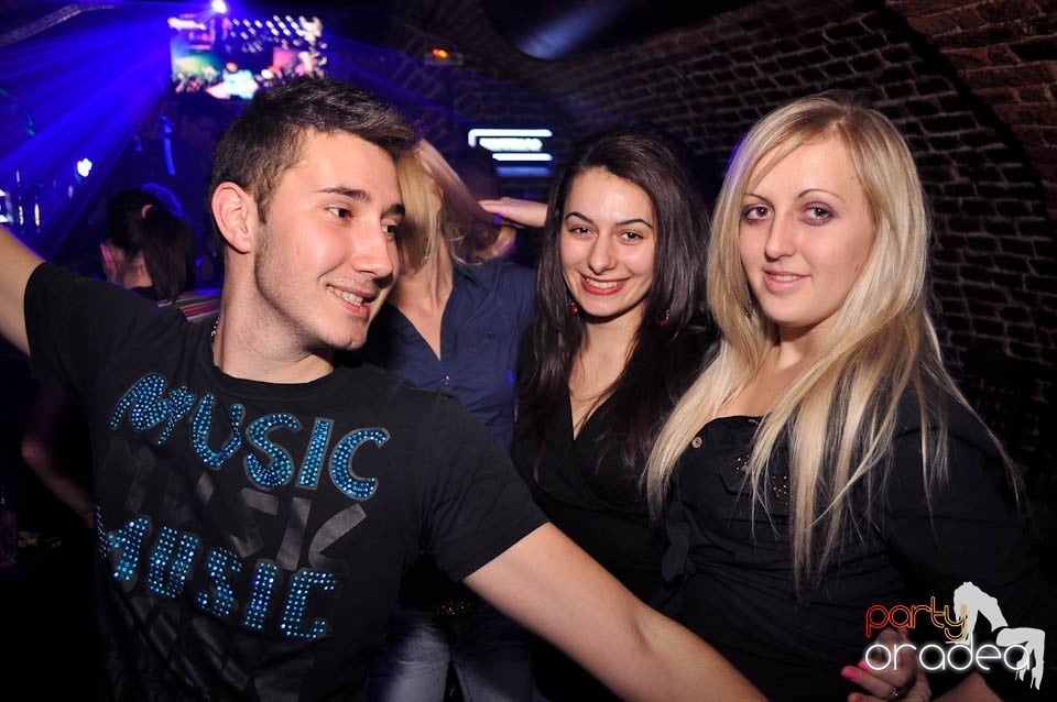 Petrecere în Club Escape, 