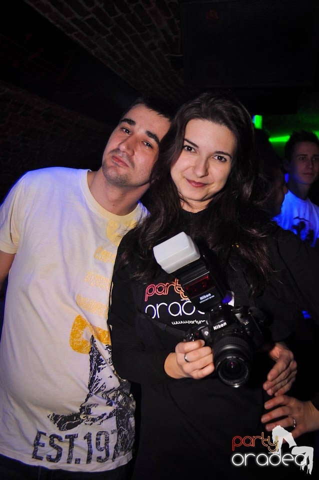 Petrecere în Club Escape,