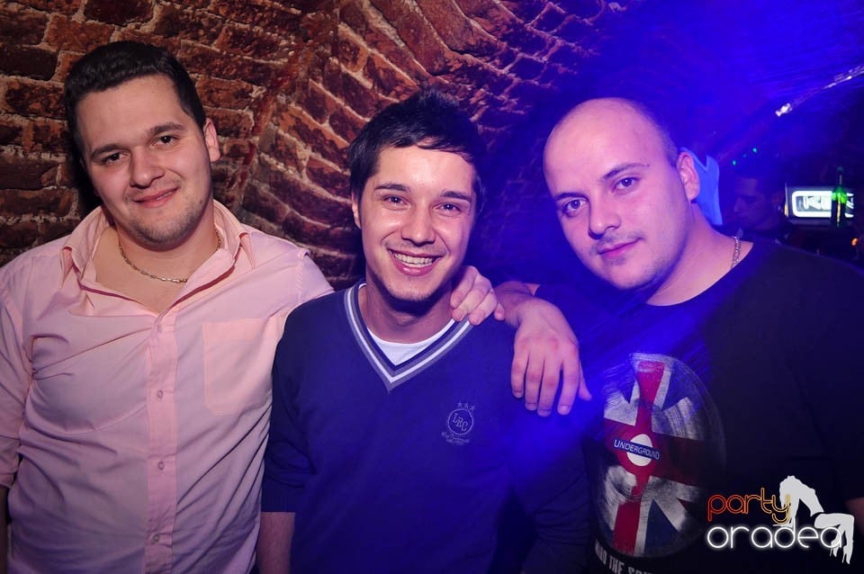 Petrecere în Club Escape,