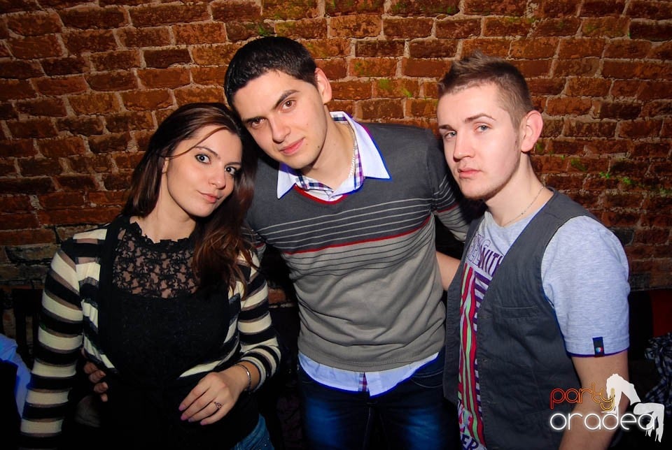 Petrecere în Club Escape,