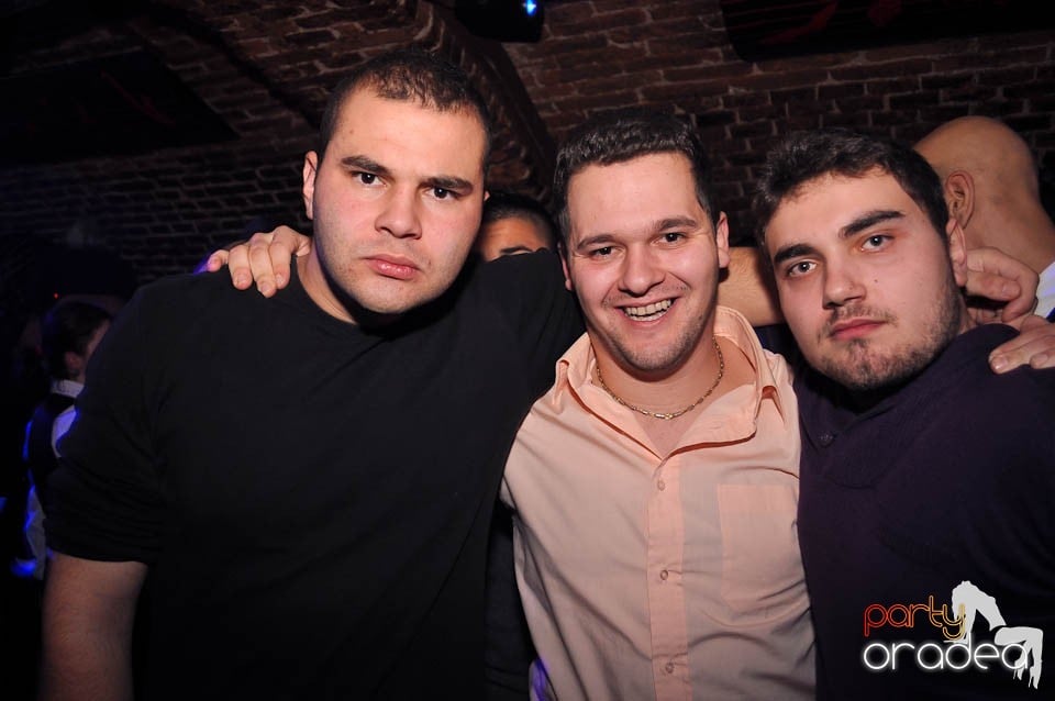 Petrecere în Club Escape,