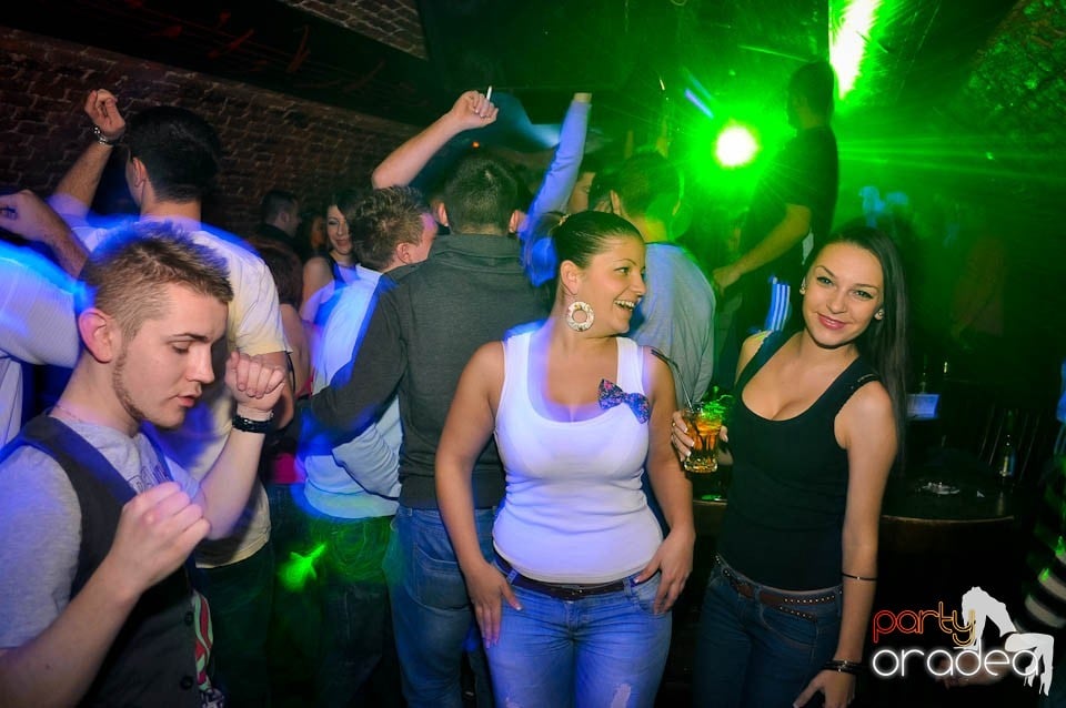 Petrecere în Club Escape, 