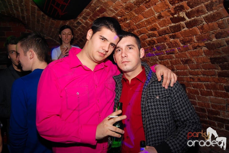 Petrecere în Club Escape,
