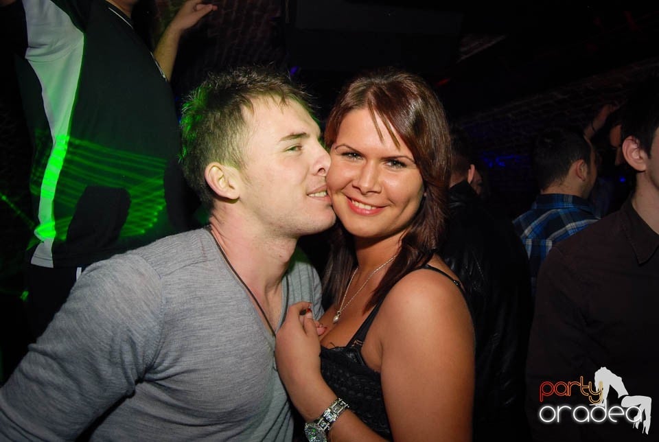 Petrecere în Club Escape,