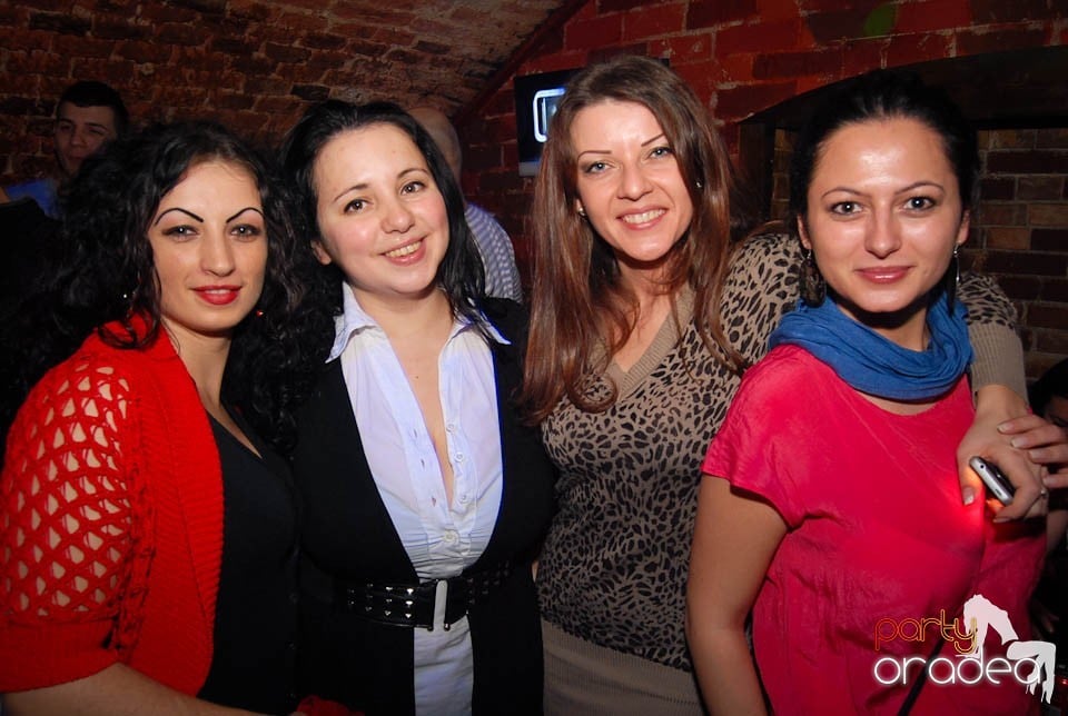 Petrecere în Club Escape, 