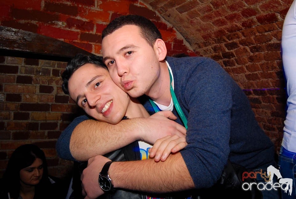 Petrecere în Club Escape,