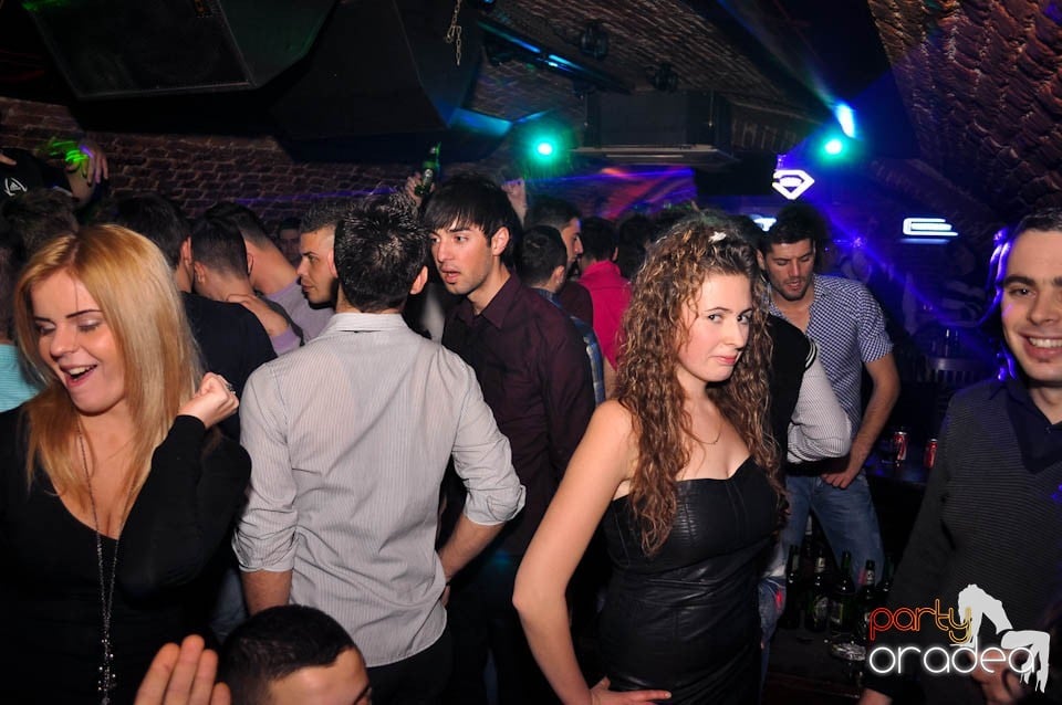 Petrecere în Club Escape,