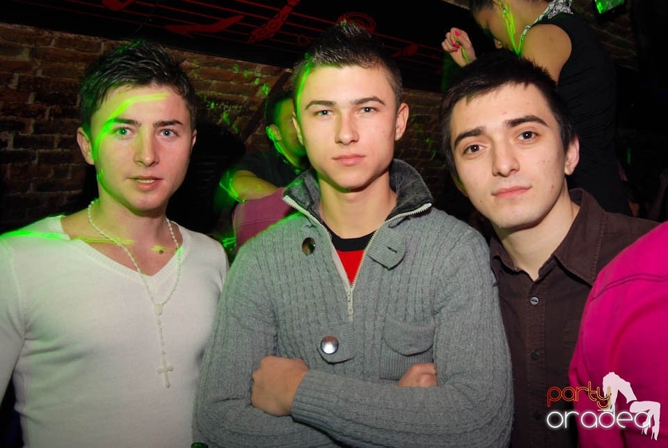 Petrecere în Club Escape, 