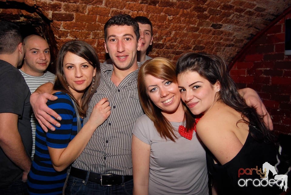 Petrecere în Club Escape,
