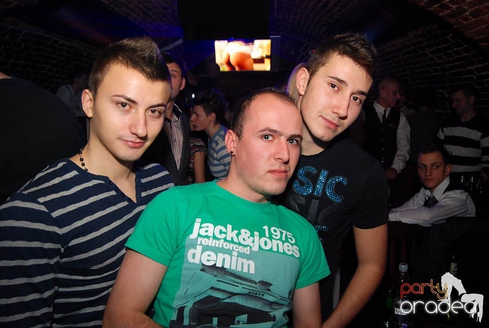 Petrecere în Club Escape, 