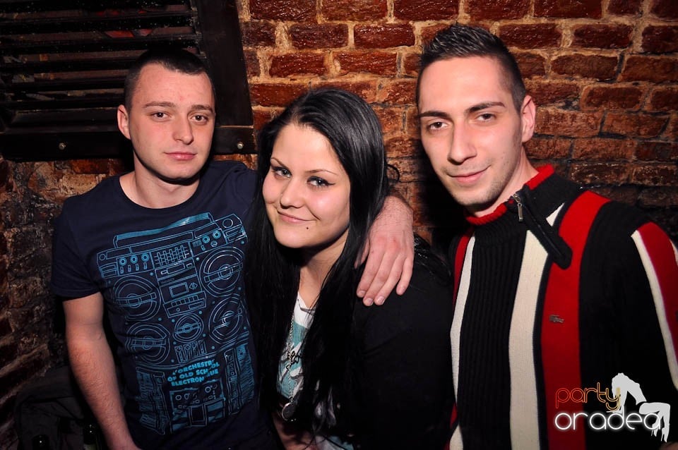 Petrecere în Club Escape,