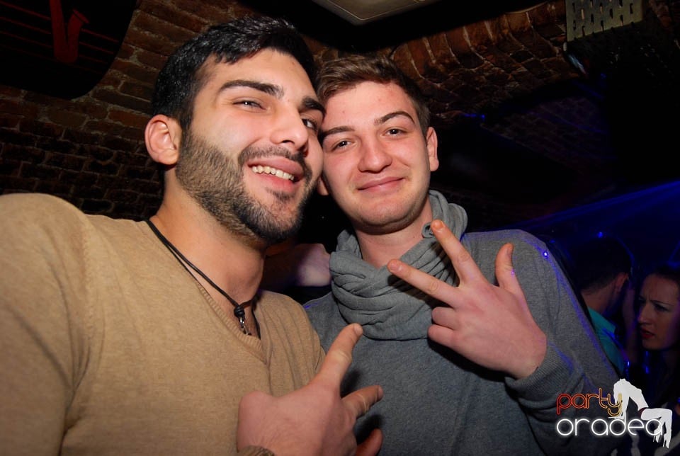 Petrecere în Club Escape,