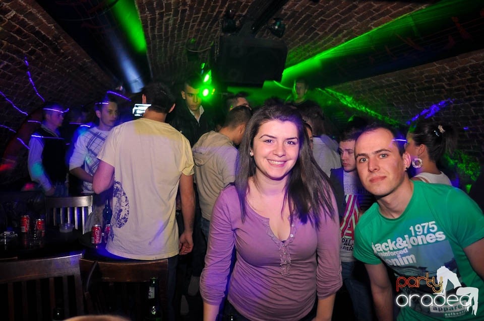 Petrecere în Club Escape,