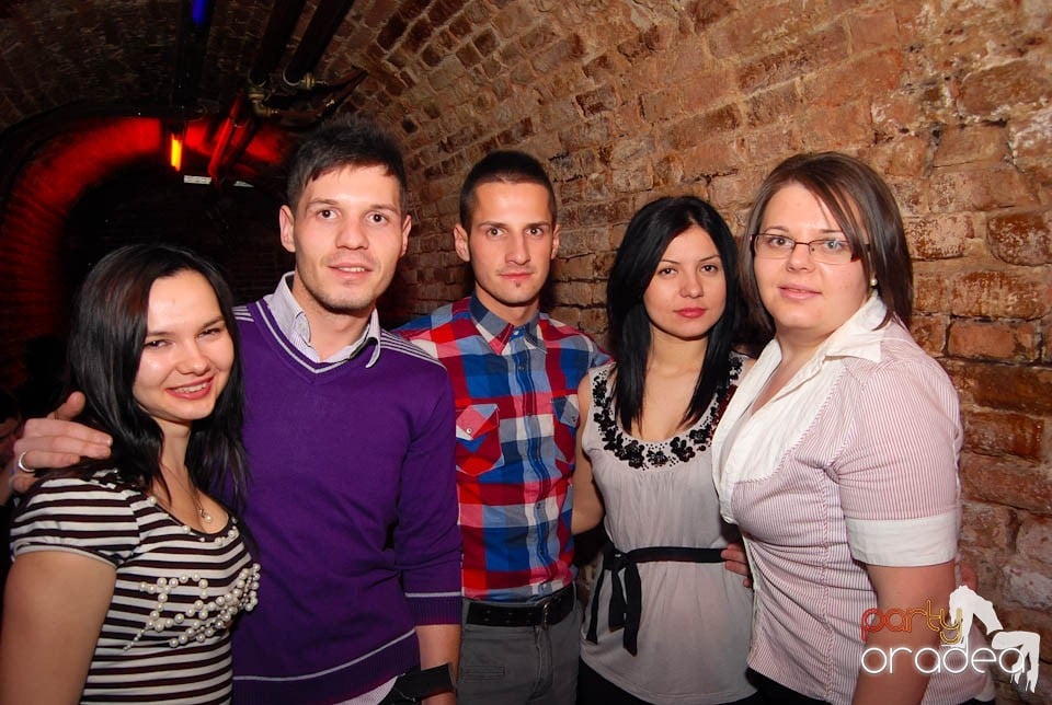 Petrecere în Club Escape,