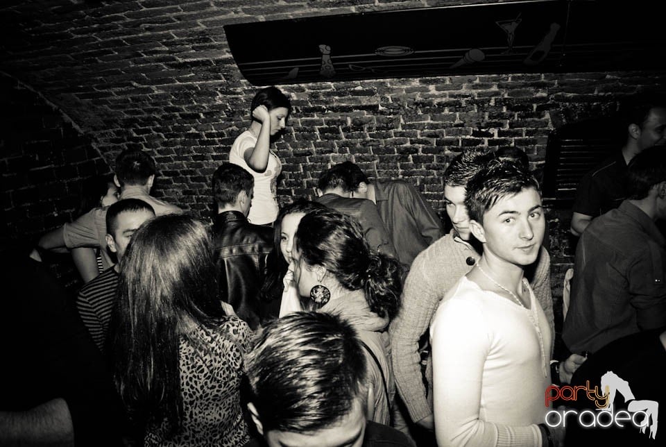 Petrecere în Club Escape,