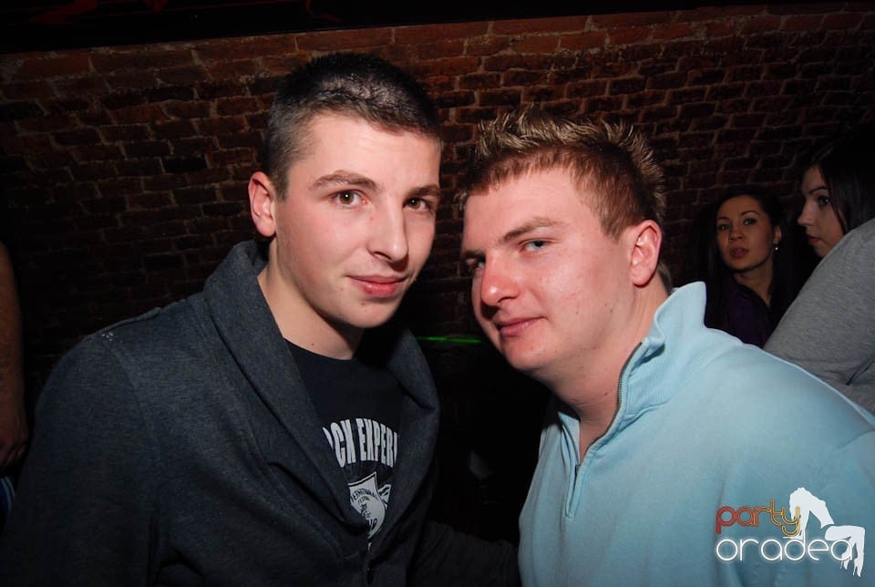 Petrecere în Club Escape, 