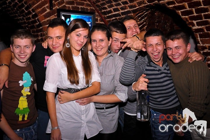 Petrecere în Club Escape, 